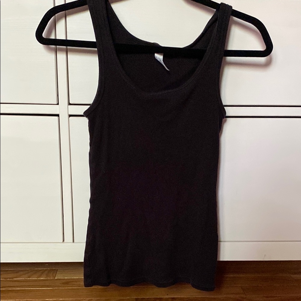 Fitted Black Sleeveless Tank Top